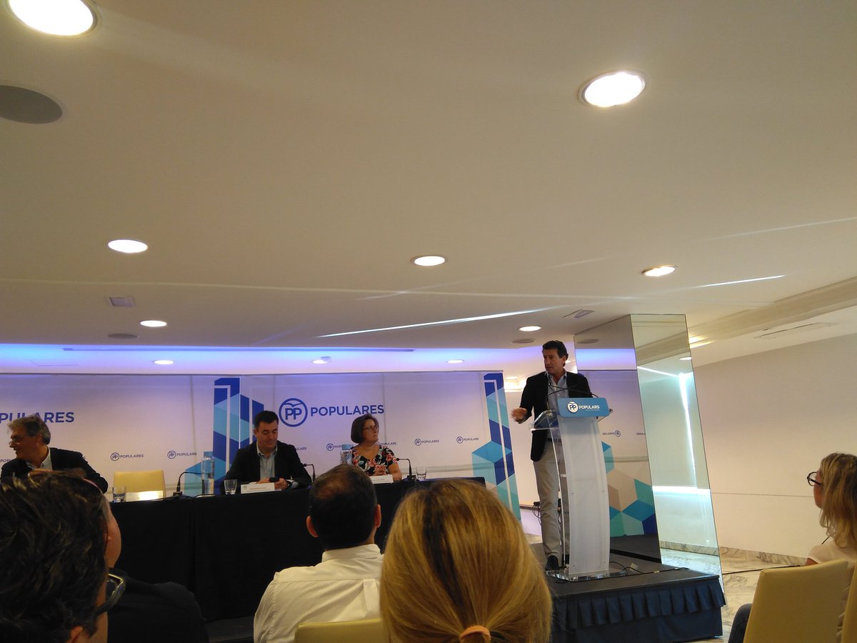 @CompanyBiel "La convivencia y el equilibrio de nuestras lenguas es el futuro" #SomFutur #EnPPositiu <a href="/PuyPedro/">Pedro Puy Fraga</a>