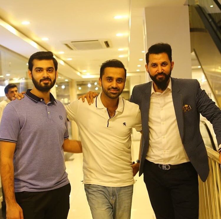 Jannat0987's tweet photo. good #Afternoon me shony bhaiya @WaseemBadami stay #Blessed have a #enjoyfull weeknd in #Punjab 😇😇 https://t.co/cEG2cQEIZn