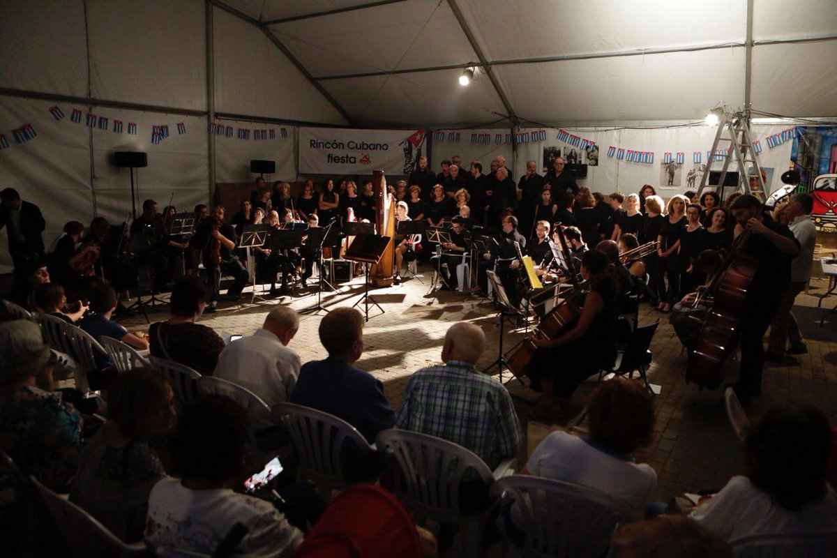 Ayer se pudo disfrutar en la #FiestaDelPCE18 del concierto de la <a href="/OrquestaVilla/">Orquesta Villa de Vallecas</a> y el <a href="/CoroVallecas/">Coro Vallecas</a>! Muchísimas gracias por vuestra participación! ¡Todo un lujo!