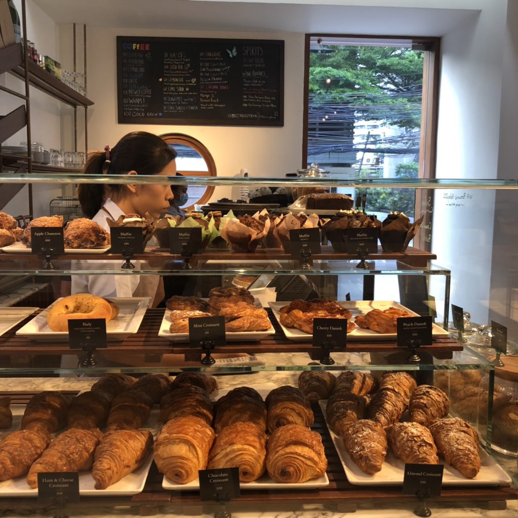 pphh_____'s tweet photo. holey artisan bakery คาเฟ่แถวบีทีเอสพร้อมพงษ์ ร้านดีมากสำหรับเรา คนไม่เยอะเลย ขนาดไปวันเสาร์ เครื่องดื่มประมาณ 120฿ มี 2 ชั้น ชั้นบนส่วนมากเป็นคนนั่งทำงานค่า #อร่อยบอกต่อ #อร่อยไปแดก @aroii https://t.co/FHLYcQbQDa