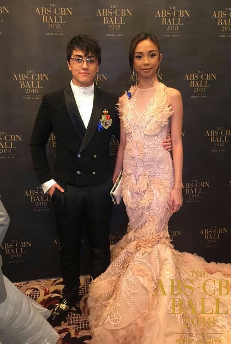 EntrataLorna's tweet photo. Sobrang naiyak ako narating ninyong dalawa mga anak ko... lalo na sa syo nak @maymayentrata07 sabi mo sakin noon sobrang blessing na an manalo sa PBB pero eto palng pla an cmula pra marating mo eto naiyak ako nak habang pinapanood kita..
#MAYWARDFaBALLousNight https://t.co/YVqaUVOm8s