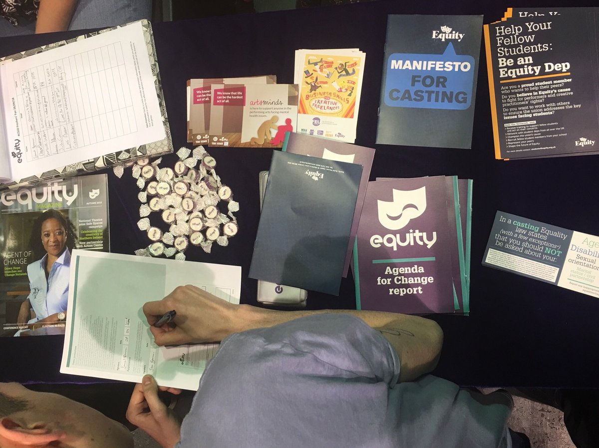 KyleNudo's tweet image. Great talk with Amy from @EquityUK at @CSSDLondon’s “Freshers” student Fair yesterday!  She’s amazing, and students were signing up to join left and right. Good work, @Equity_Students! 

#ProsGetPaid @ActorsEquity @EquityLPNP #madeandpaid #ChangeFor99 #LATHTR