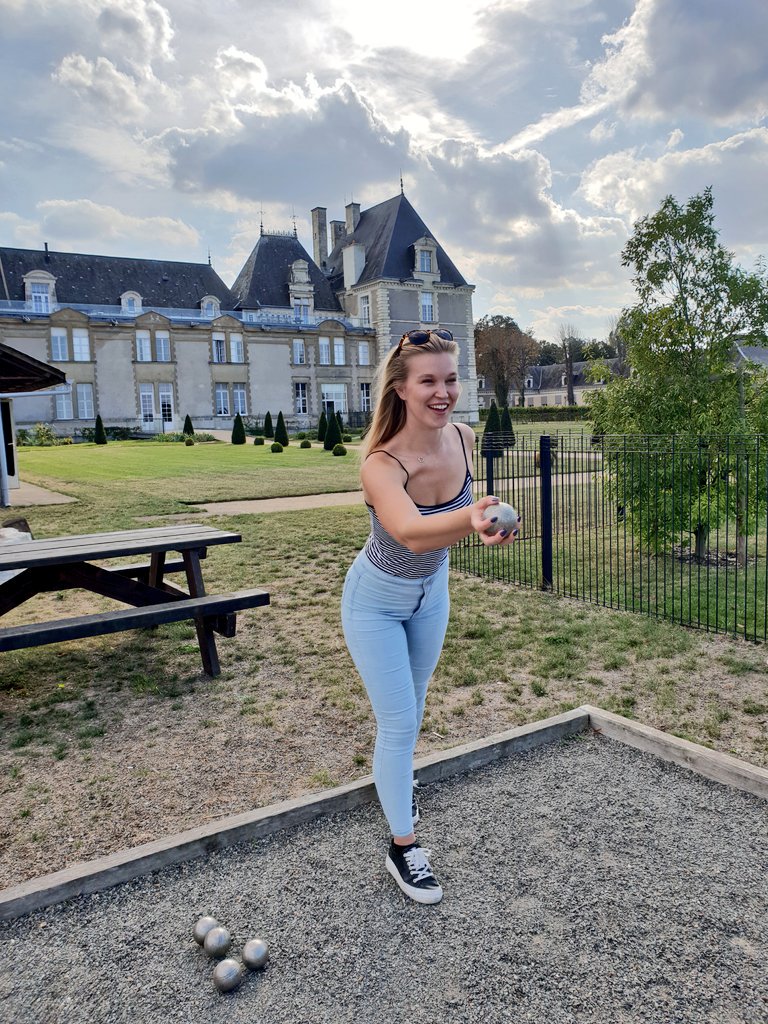 AlexOuthwaite's tweet photo. Enjoying the sunshine and a game of boules at @ChateauJalesnes #france #loire https://t.co/4JA8iAXTw3