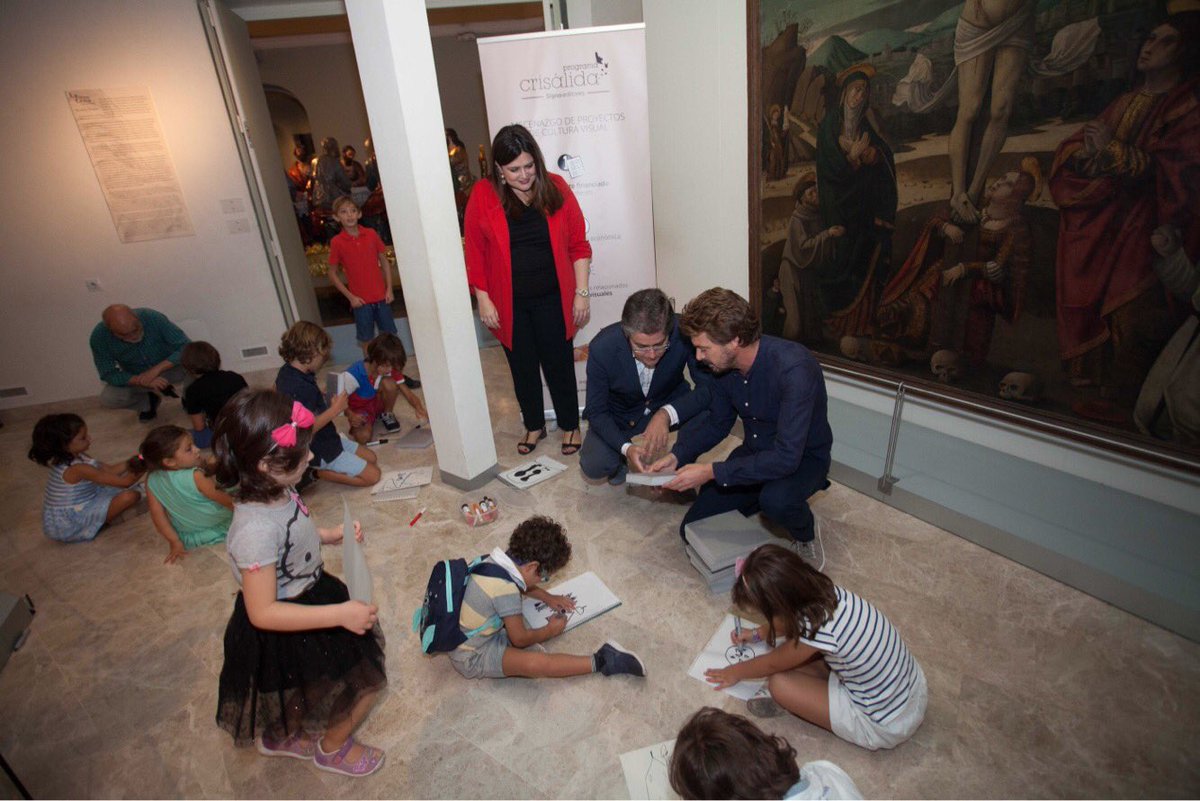 Signoeditores's tweet photo. Taller El arte de los niños de @RafaelFusterB #programacrisalida en el @MuseoSalzillo con la presencia del concejal Jesús Pacheco. @AytoMurcia @PopularesMurcia https://t.co/8aX2QbVUeu