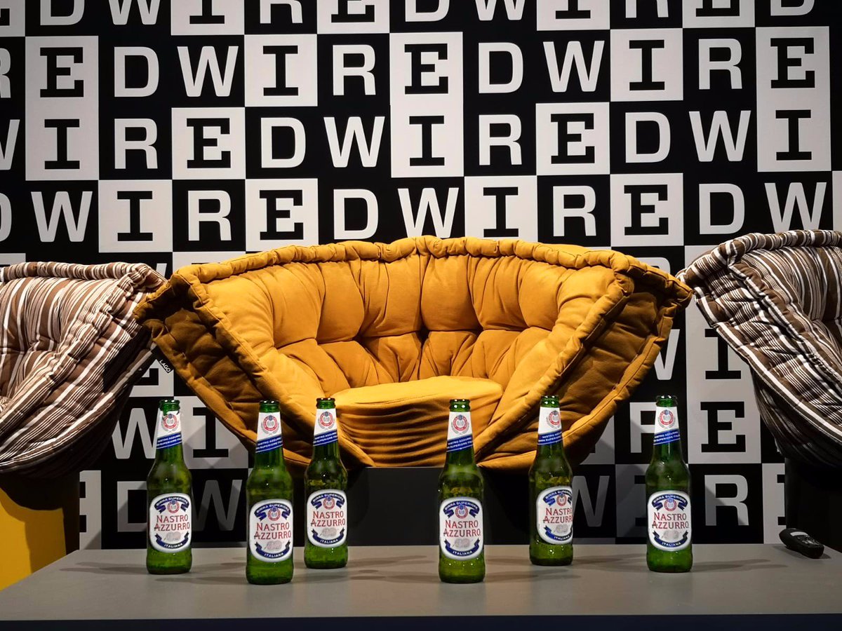 birraperoni's tweet photo. Siamo nel cuore di Firenze, tra le mura di Palazzo Vecchio, un piccolo microcosmo dove storia ed arte sono legate indissolubilmente nella struttura da secoli. Quale location migliore per il #WiredNextFest e per premiare i vincitori del contest #NASTROCROWD? Ecco alcune foto live! https://t.co/Q7G6w0LKFU
