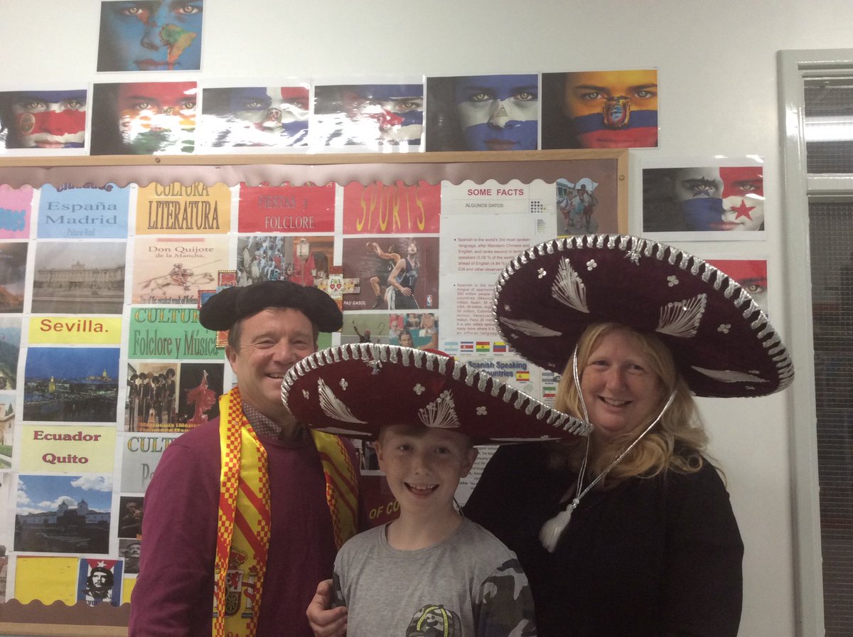 Even parents are joining in the fun and games👨‍👧😄¡Genial!🇪🇸 #grangeopenday @GrangeHartford