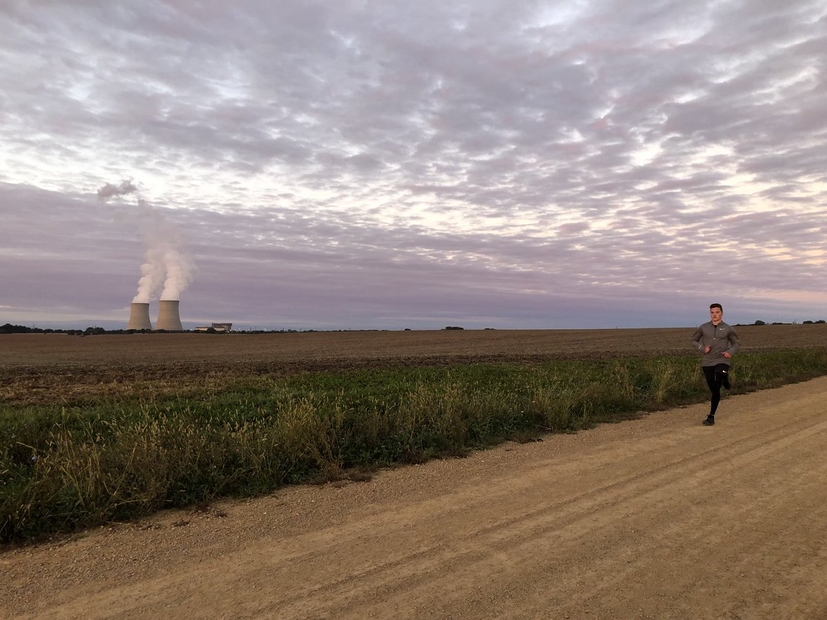 ByronTigerXC's tweet photo. It’s The Sunrise Run #BestPracticeOfTheYear https://t.co/irx4DrQPpQ
