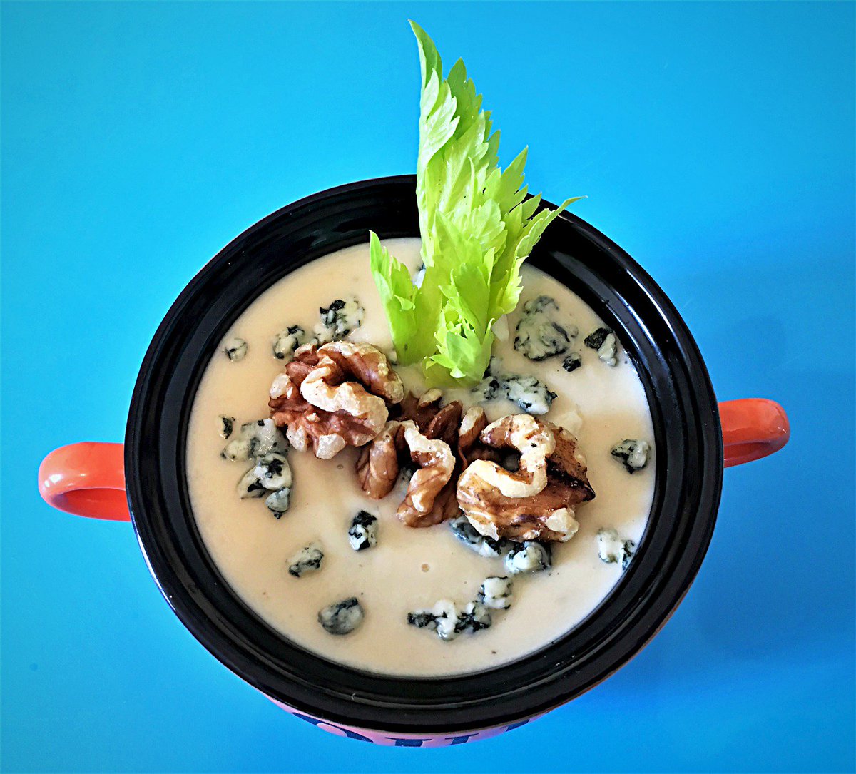 ThomasSeear's tweet photo. Celeriac and Apple Soup - A perfect autumnal lunch; especially for those of you wondering what to do with all those apples on the tree...

https://t.co/LlGcZE3BfR https://t.co/XamdySqubr