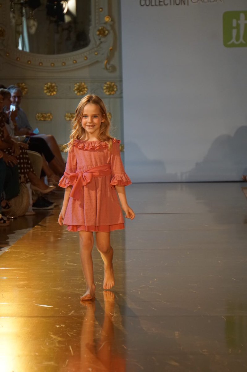 GranCanariaMC's tweet photo. Llega el turno de #itchild en #GranCanariaBridal que presenta su colección de 'Prèt a Porter' de vestir y ceremonia SS2019 que destaca por su estilo clásico y atemporal  #Pasarela #ModaInfantil #GranCanariaMC #Comunion #LasPalmasdeGranCanaria #GranCanaria https://t.co/me4Xu56YG6