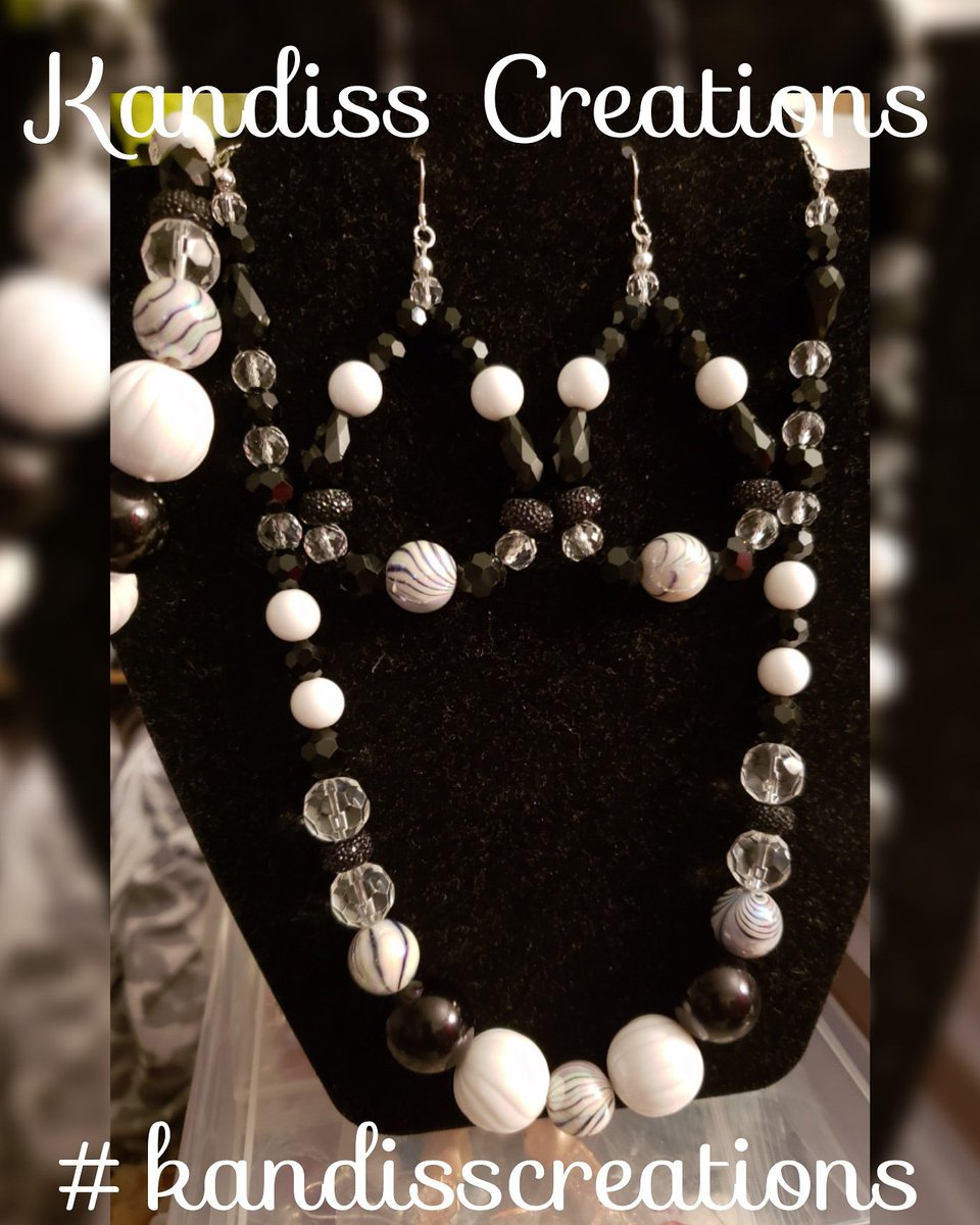 KandissCreation's tweet image. Created this last for me to wear tonight! #blackandwhiteaffair #kandisscreations #anothercreation #jewelry #handmade #unique #supportsmallbusiness #necklace #instamood #earrings #bracelet #handcraftedbyme