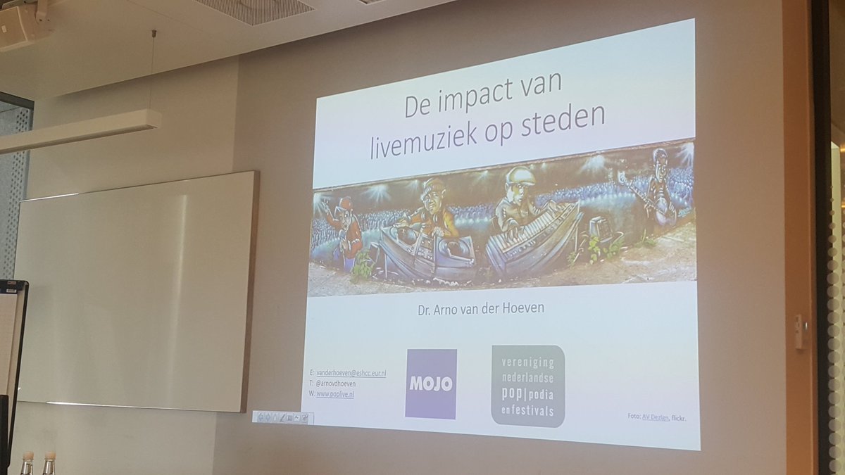 .@arnovdhoeven talking about the impact of live music on the urban environment #Scienceopen at <a href="/erasmusuni/">Erasmus University</a>