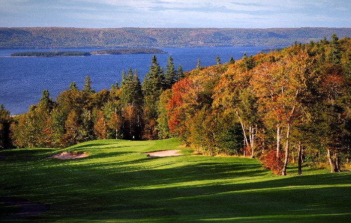 Don't miss out on the beautiful fall colours found around the Dundee Golf Club! Get out for a round on one of the last few days of the golf season!
⛳ Dundee Golf Club
--
#GolfCB