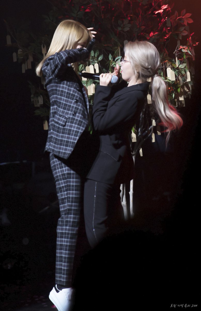 HGG20140619's tweet photo. 2018. 06. 17 솔라감성 Blossom In Busan

YKBK- 내 귀에 🍭

#마마무 #MAMAMOO #용콩별콩 #솔라 #김용선 #문별 #문별이 https://t.co/Le2IZa3UFZ