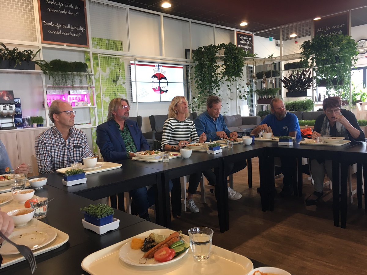 L_Claessen's tweet photo. #ExpeditieGlastuinbouw Westland vandaag afgesloten met een gezonde lunch bij @koppertcress https://t.co/L4FBWXbprP