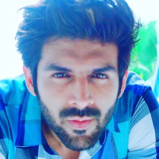 fc_kartikaaryan's tweet photo. Super Star @TheAaryanKartik
In #Mufticollection for Autumn & Winter 😍😍😍
Hot SS from the 😍Add https://t.co/2gLHsuE6S0