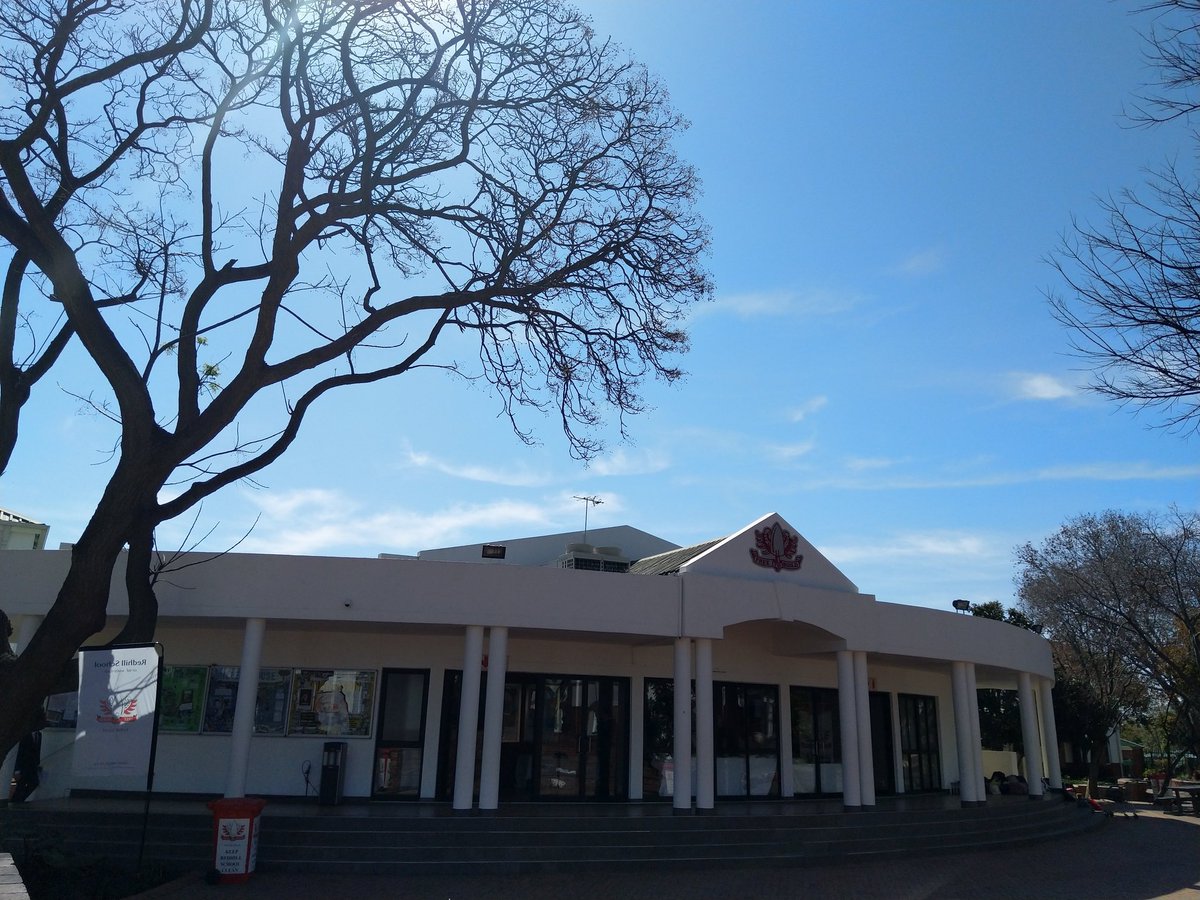 ilovezacom's tweet photo. The beautiful school hosting an amazing amount of talent, that is #Redfest
Be sure to check it out this weekend: https://t.co/77WyFQyiNw
#RedFestZA #Redfest2018 #iloveza❤🇿🇦 #AfterFajrGrind https://t.co/O8mHA043V6