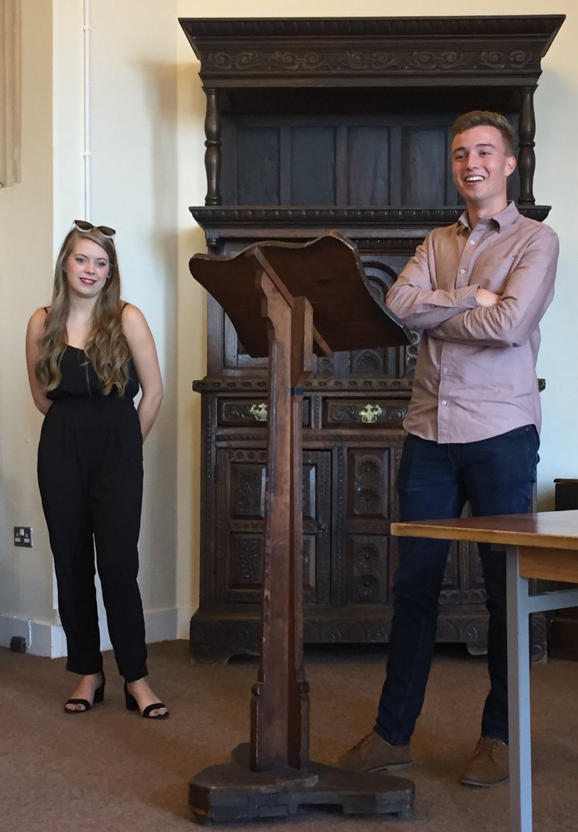 CymraegAber's tweet photo. Braf gweld criw i fyfyrwyr @UMCA_ yn Aber heddiw ar gyfer digwyddiad i ddathlu eu llwyddiant ac i ddal i fyny! Mwynhewch weddill y penwythnos! #graddedigion2018 👩🎓👨🎓#hasbins 😉#CaruAber https://t.co/SuHVdCm9Ok