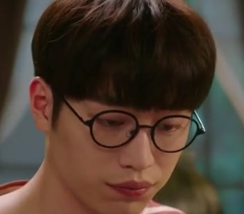 yon__habsha's tweet photo. #SeoKangJoon  شكله  م تغير كثير بس لعب ابدور مضبوط😩 https://t.co/NuUVebWvKA