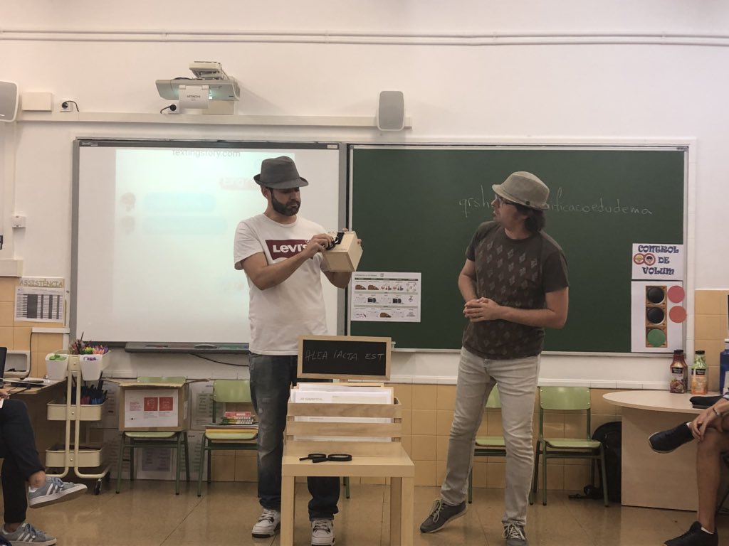 Galobars's tweet photo. Brutal experiència de ganificació a l’escola @OctavioPazBCN organitzada per la @FundacioBofill i amb @franksabate i @Odepaula80 al capdavant! Amb aquesta energia sou capaços d’enganxar a qualsevol! #gamificacio #edudema https://t.co/I17yRwROfE