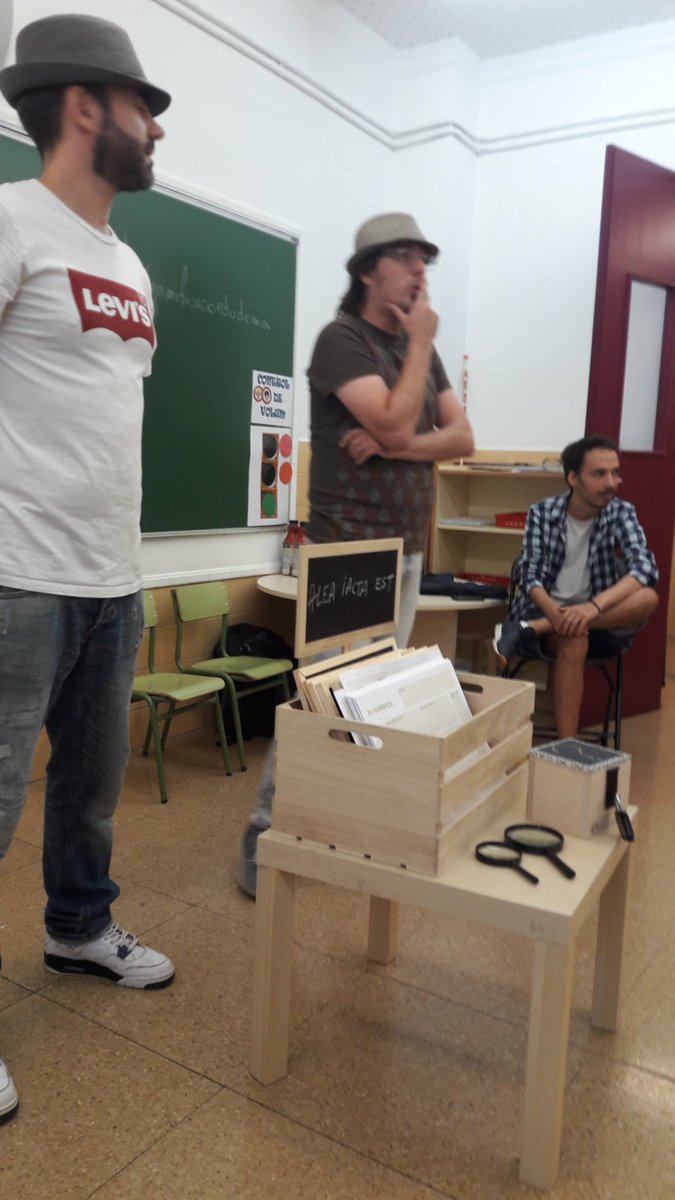 olgacolell's tweet photo. Fantàstica formació a càrrec de @franksabate i @Odepaula80 el millor de tot haver experimentat en primera persona la gamificació. #eduDema @Crisalga21 @enricreverter https://t.co/s8f1VgcZ3i
