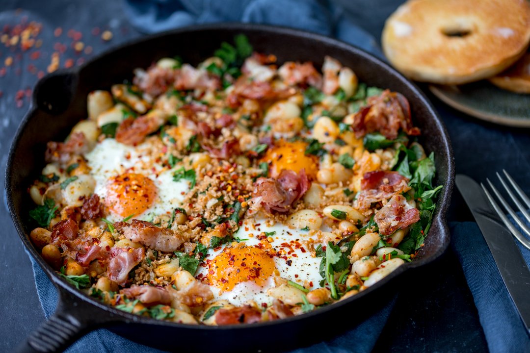 KitchenSanc2ary's tweet image. No, it’s not shakshuka. Not a crushed tomato in sight! This is my Spicy Egg Breakfast with Smashed Beans and Pancetta!  RECIPE HERE: kitchensanctuary.com/spicy-egg-brea… #breakfast #spicy #egg