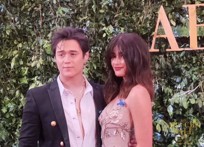 ABSCBN's tweet photo. Closer look of #LizQuen at the #ABSCBNBall2018!

For more of this year’s glitz and glamour photos, visit https://t.co/rzqW49uB5j! https://t.co/wWzb2DQBBq