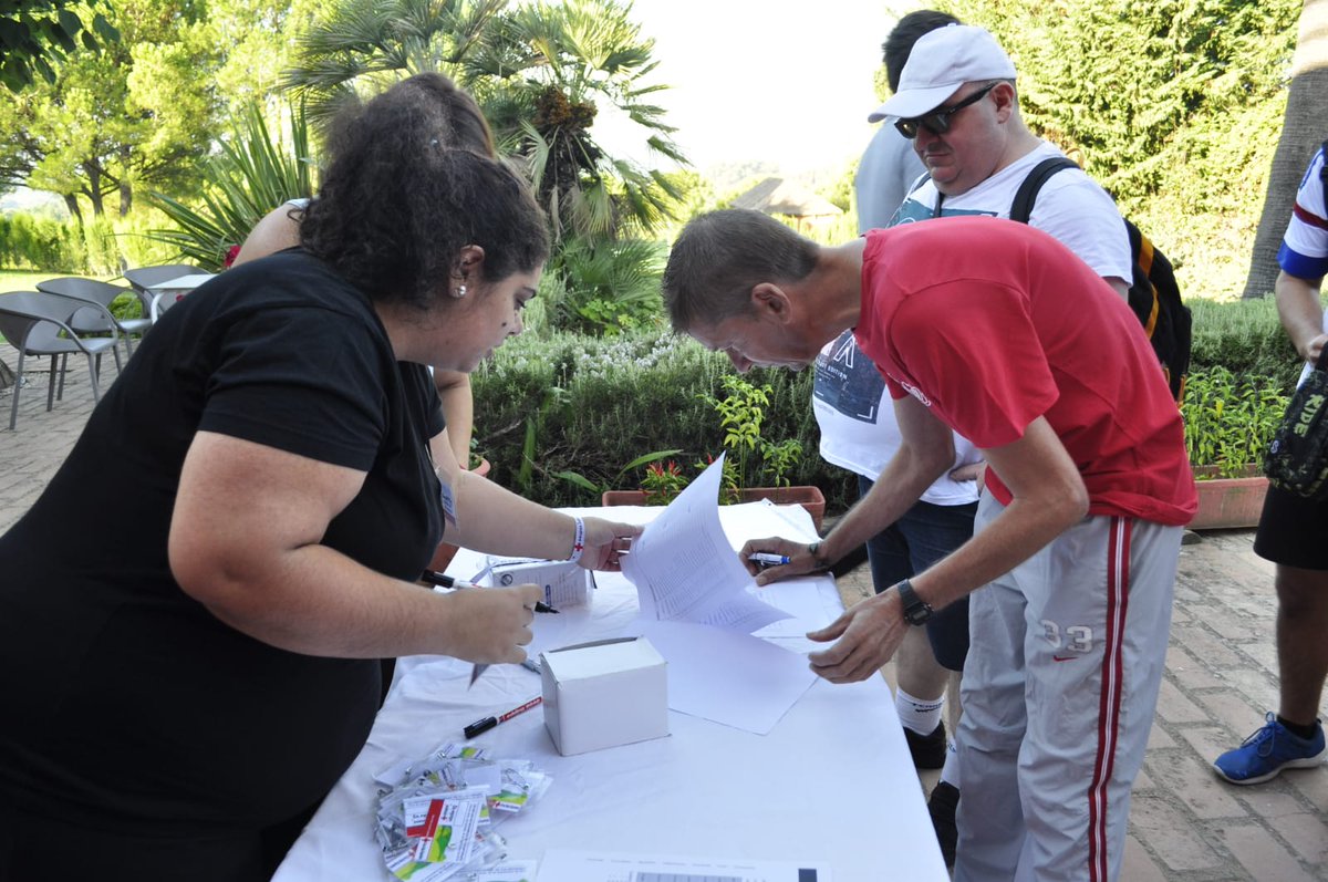 CruzRojaCordoba's tweet photo. #Voluntariado de @CruzRojaEsp procedente de distintos rincones de la provincia disfruta hoy de un estupendo día de convivencia en el Club de Campo (@golfcordoba) #EncuentroVoluntariado https://t.co/ZIPZJ5PdQt