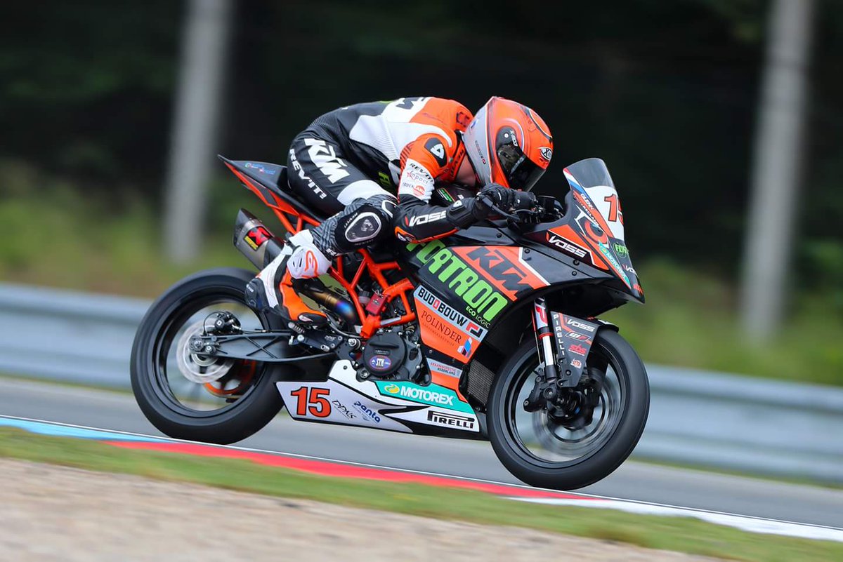 KtmFortron's tweet photo. In Magny Cours start Van Straaelen vanaf de 15e startplaats tijdens de finale van het #WSS300. Victor start vanaf de 22e positie en Ryan kende problemen met machine en reed slechts vier rondjes. De Brabander start vanaf P38. #KTMFortronRacingTeam #WorldSBK #ArieVosRacing https://t.co/nEwmF6ji4d