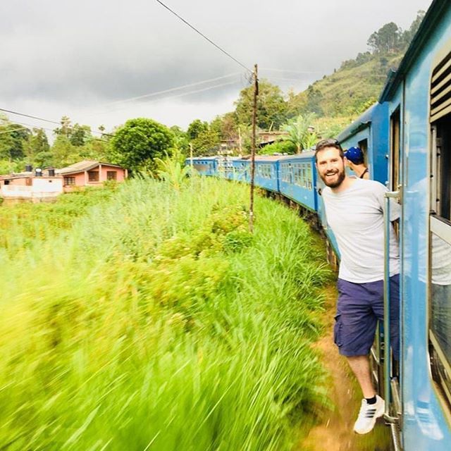 JaviGomezCoach's tweet photo. El tren del té... #ceylan #srilankatravel #srilanka #travelling #honeymoon #nuwiraeliya #kandy #ella #tetrain #viajaresvivir #viajar #mochileando #viajedeaventuras #viajeconmochila https://t.co/ycG4YmgT1Y https://t.co/vRaSpwttEG