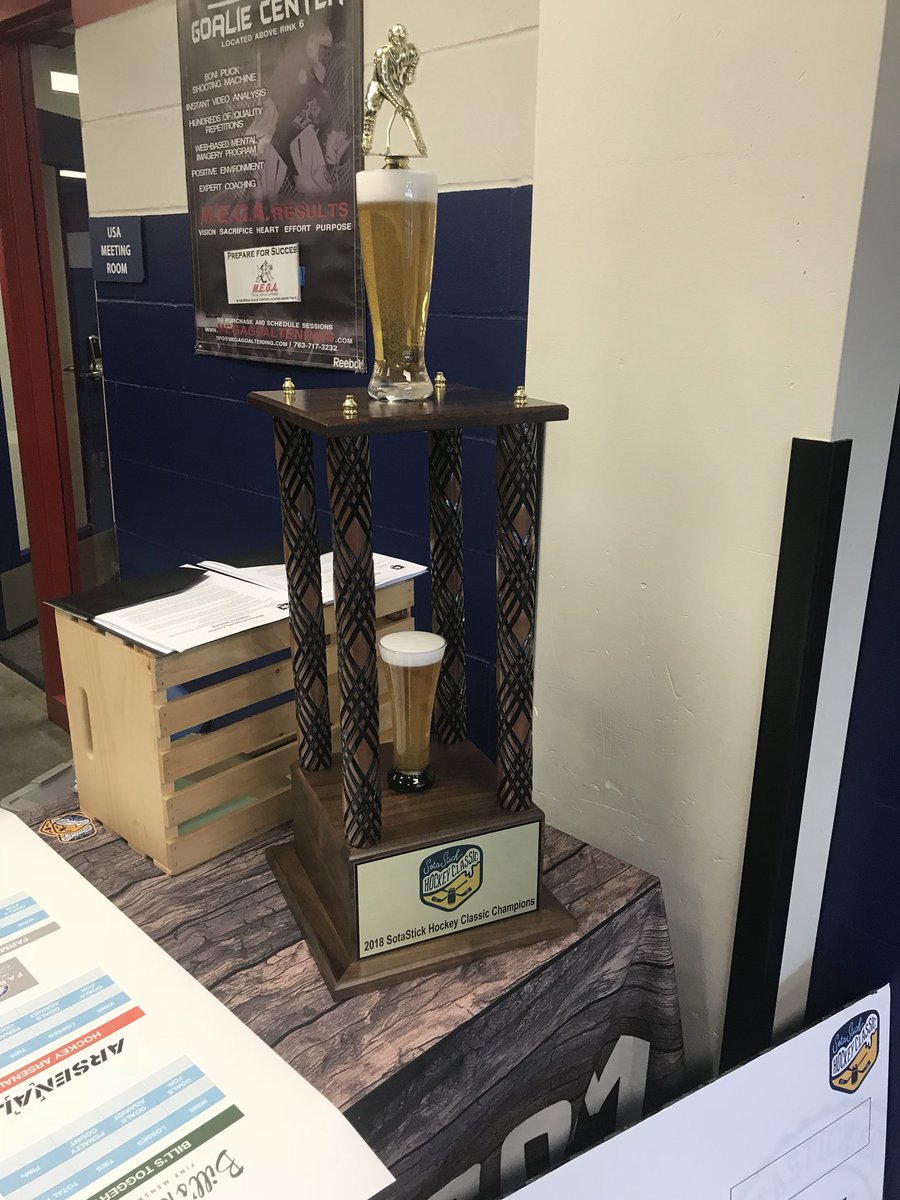 1/2 through the #SotaStickHockeyClassic and #TeamToggery is 2-0. Let’s keep the momentum, and bring this #beauty of a #trophy home today for <a href="/BillsToggery/">Bills Toggery</a> #BeerLeagueHockey <a href="/SotaStickCo/">SotaStick™</a>