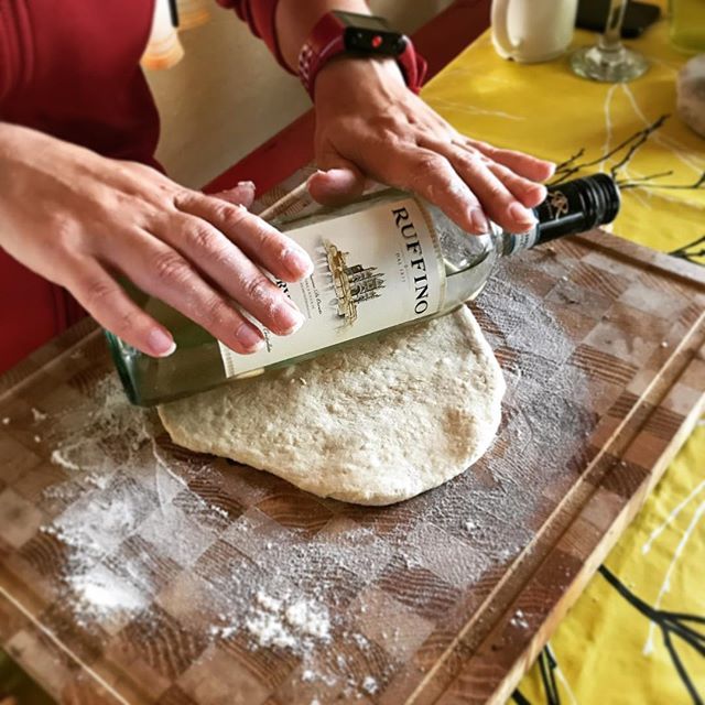 _ankle's tweet photo. Homemade pizza π#pizza #pizzabaking #pizzadough #ruffino #orvietoclassico #risotto #cottagelife https://t.co/9hD7l0dRQt https://t.co/WFuDUyar03