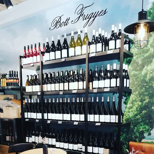 DillGravlax's tweet photo. Just tasted some amazing slovakian biodynamic wines!
#slovakia #slovakianwine winelover #winegeek #wein #vin #winepic #wine #wineporn #sommelier #winetasting #grandtasting #winefair #learningaboutwine #wineeducation #degustation #sommlife @bottfrigyes @โฆ https://t.co/T9wvBQEnAo https://t.co/vF635mCJQG