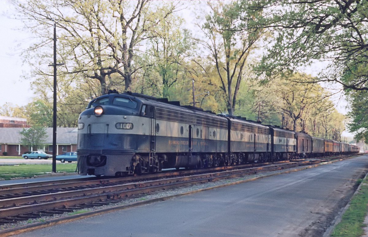americanrails's tweet image. It's the early @Amtrak era as three Richmond, Fredericksburg &amp;amp; Potomac E8A's lead the "Silver Star" past @RandolphMacon in Ashland, Virginia during May, 1972. Marty Bernard photo.
