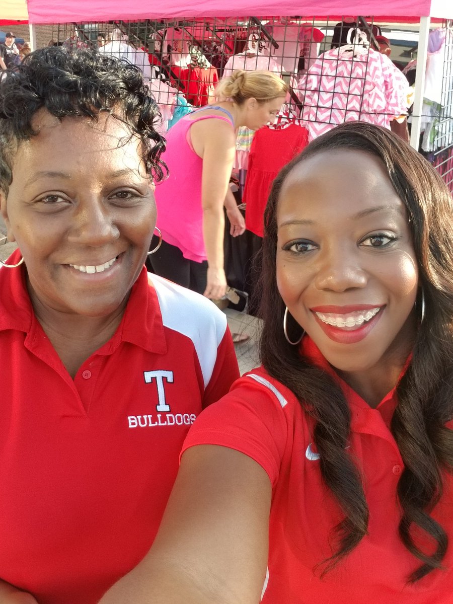 lmkinard's tweet photo. Thomasville High Representing! Everybody's Day - Thomasville NC #THSready https://t.co/shYYURMPFJ
