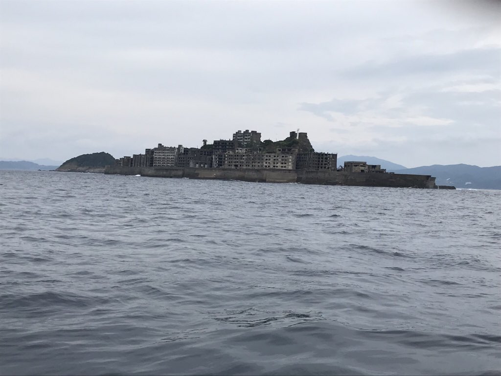 yukagoon's tweet photo. 軍艦島のクルーズを楽しんで来ました。時代に合わない近代的な建築物の数々が廃墟化していましたが、世界最大の人口密度を記録したすごい島であったことに驚きです‼️ https://t.co/jg8sKK0zZZ