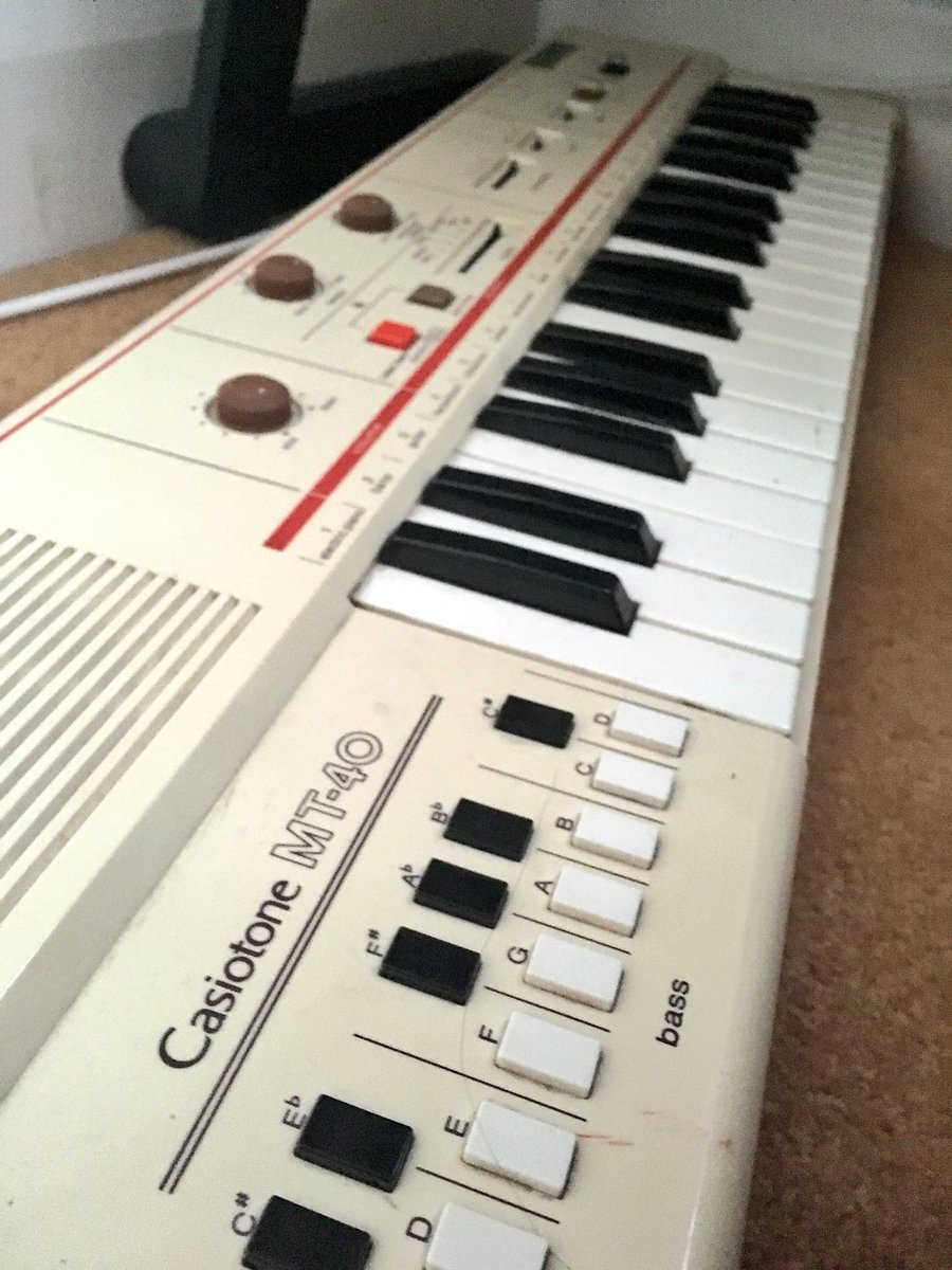 theotin1's tweet image. What, one of these @absoluteradio? #casiokeyboard