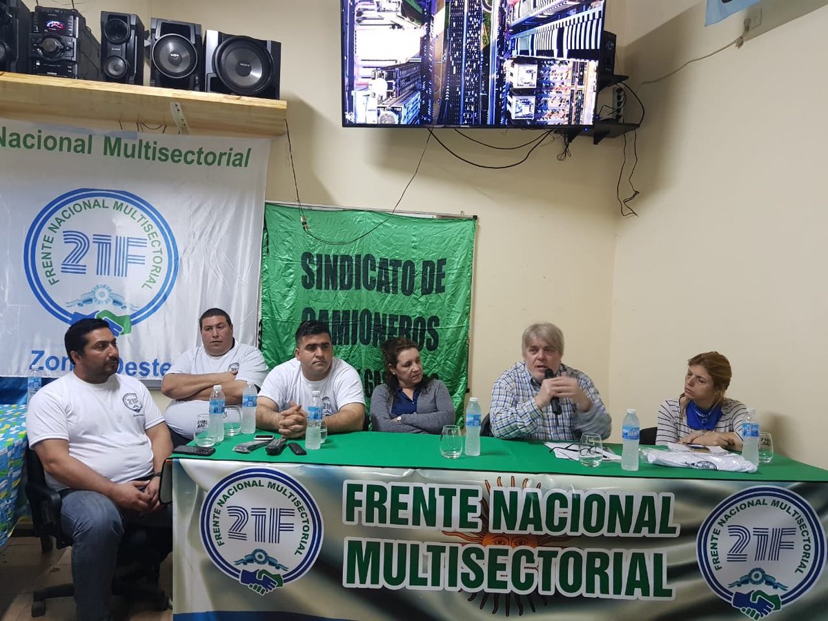 juanperita10's tweet photo. A pesar del diluvio más de 20 sindicatos y organizaciones políticas y sociales se hicieron presente en Castelar para formalizar la multisectorial 21 f en la zona https://t.co/PJU55fL3lU