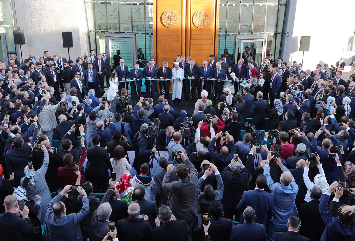 suleymansoylu's tweet photo. Cumhurbaşkanımız Sn.@RT_Erdogan ve Bakanlarımızla birlikte açılışını gerçekleştirdiğimiz Diyanet İşleri Türk İslam Birliği (DİTİB) Köln Merkez Camisi ve Külliyesi hayırlı uğurlu olsun https://t.co/Un5a6mnXnj