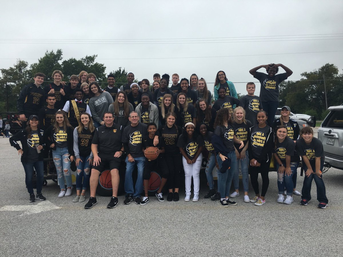 LisaSwainTX's tweet photo. 2018 Forney Basketball #forneyhoco2018 #Forney #forneybasketball @Ladyjackrabbits @FHSCoachH @kbyford14 https://t.co/RynpPxiHyH
