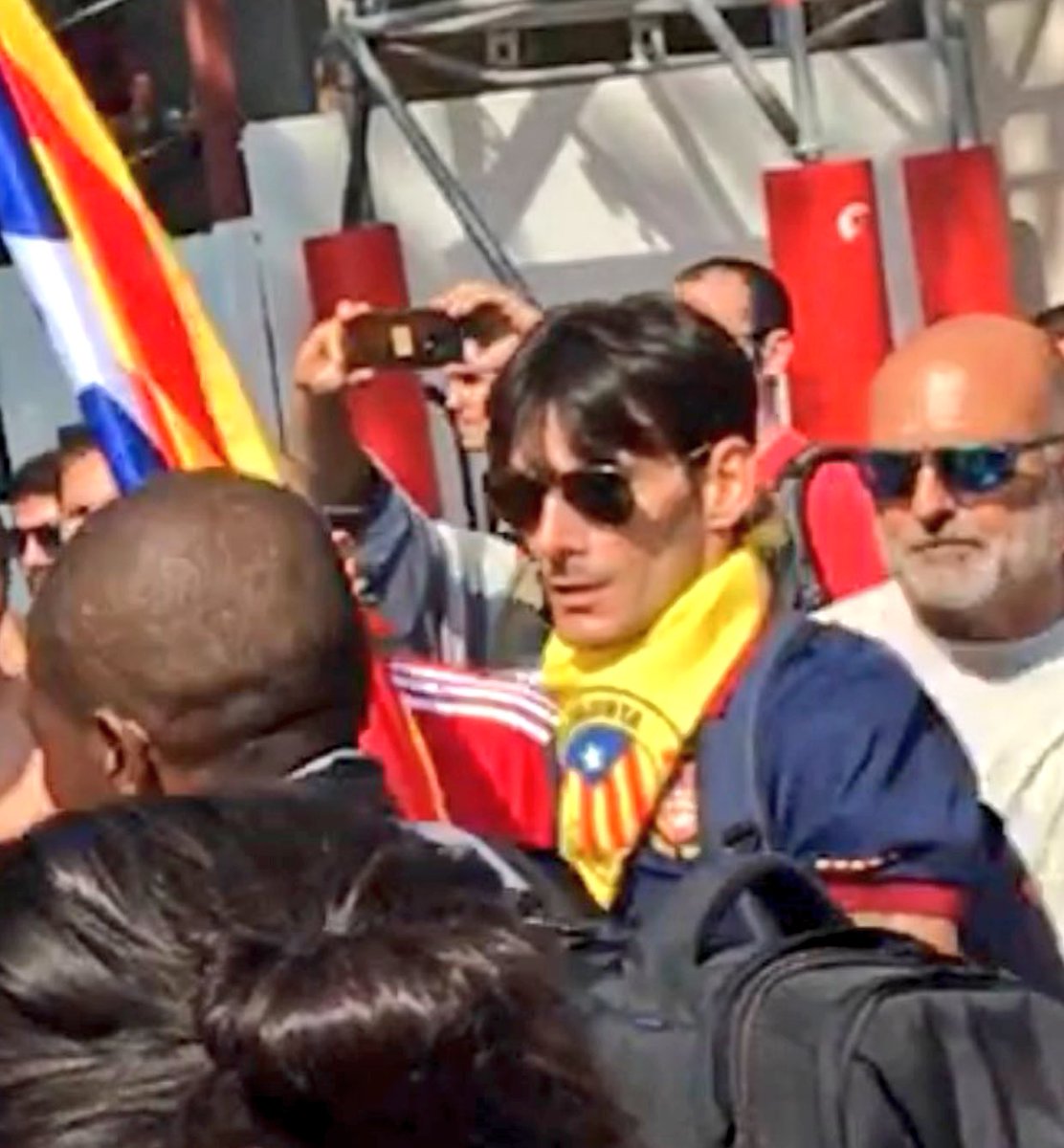 __Falconetti__'s tweet photo. Este es el agresor máxima difusión para dar con el por favor!! https://t.co/Tvr69Oqz6m