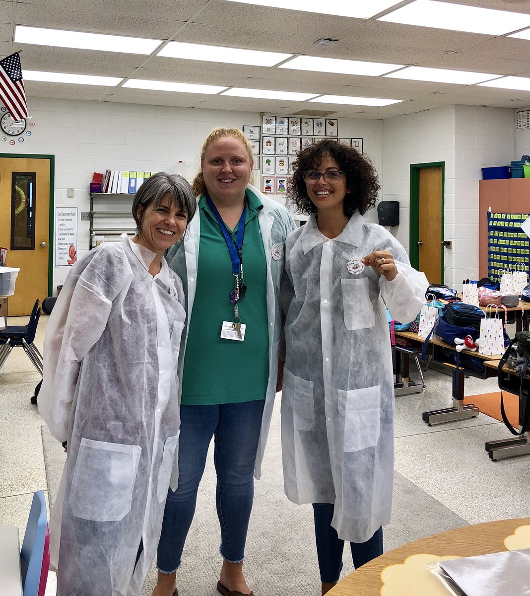 Franoinfirst's tweet photo. Even the teachers had a blast “being a scientist” on Friday @TracyPHemphill @rofoGorsline @RosemontForest #WeAreVBSchools https://t.co/0bTeEXgAXg