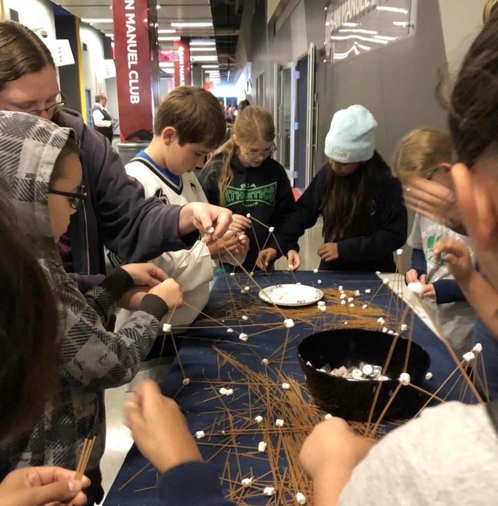 StCatherineRiv's tweet photo. Our #scasaints visited @ontarioreign this week for a day of #STEM activities and to see an exciting hockey game! #CatholicEducation @SBDioceseSchool https://t.co/ExGYxIN8wc