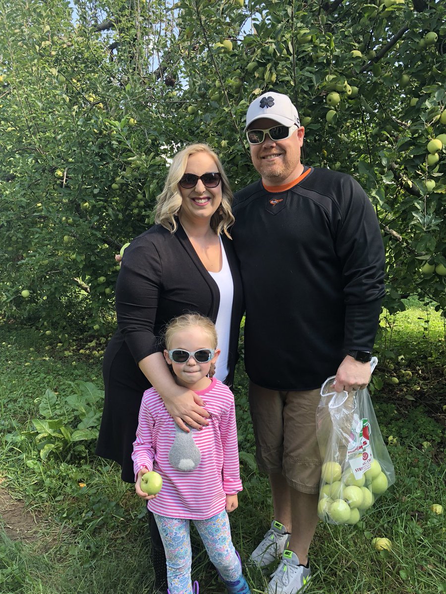 SCEMrsPierce's tweet image. Apple day yesterday at @LCPSLiberty and Charlotte learning about apples, made us want to pick apples! #familyfun #applylearning