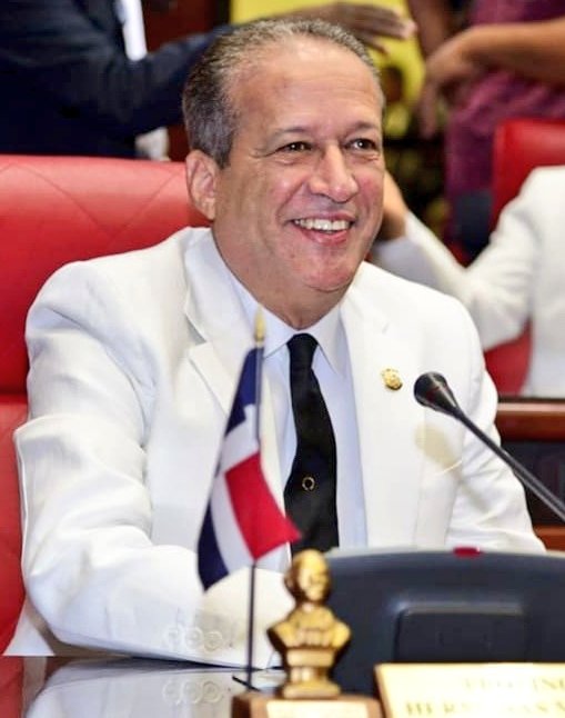 Pro_Pared's tweet photo. Porque sólo un candidato como Reinaldo puede conjugar y unir las mas importantes fuerzas del @PLDenlinea y del país #EspaillatConRP https://t.co/sb0n99B1qP