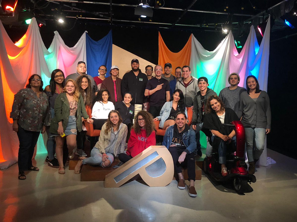 COMU_Inter's tweet photo. Producción Avanzada de Televisión I (TV 3), culminó hoy su primer programa producido en vivo. ¡Enhorabuena! #teamwork #Portada #ComuInter 🐯💚💛💪📺🎬 https://t.co/rxdTZWyull