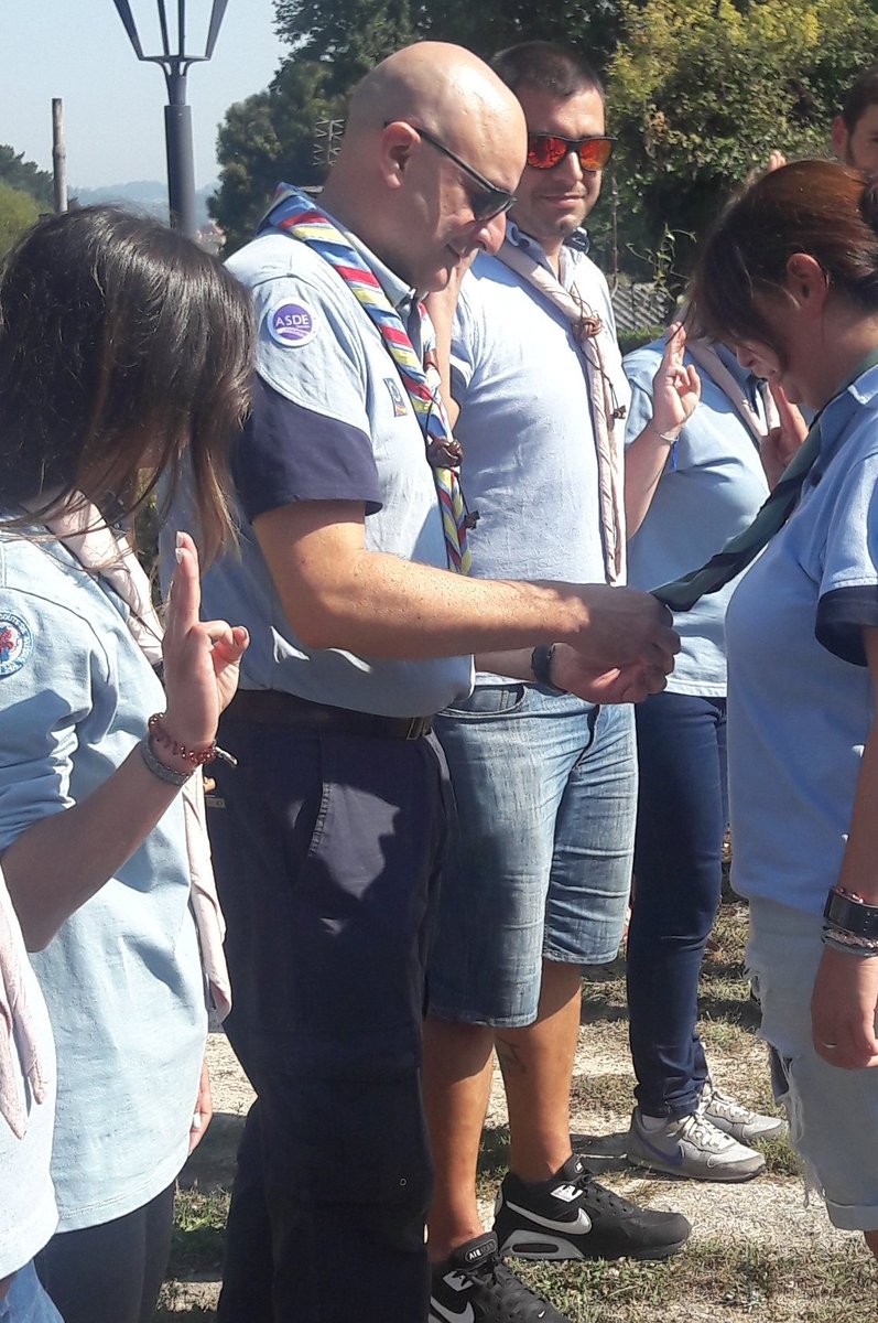 semente597's tweet photo. Hoxe no marco do #VforoScouters @scoutsdegalicia a nosa scouter máis chusca recibiu o NG, símbolo dun servizo incansable desde o seu primeiro día, leal, responsable e constante...e con moito humor. Noraboa puma! #Enformacióncte #yosoysemente #SoyScout #SonScout #orgullo597 https://t.co/diQpkRXIdc
