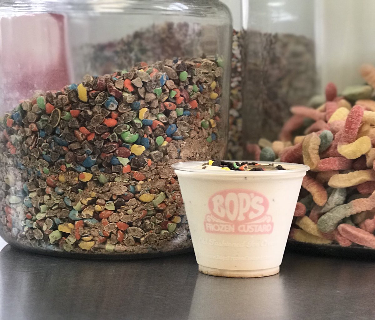 starkvillebops's tweet photo. 🏈🏈🏈 ITS GAME DAY! 🏈🏈🏈 We will be giving away one LATERAL MOVE concrete for every touchdown that State scores today! Retweet for a chance to win! 🏈🍦 https://t.co/xU2tO4OAmA