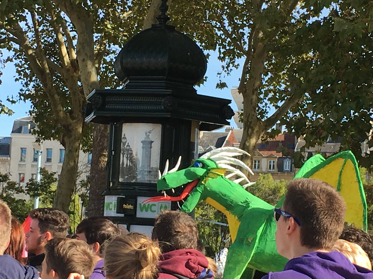 ENI_METZ's tweet photo. Les Enimiens et Enimiennes ont participé au défilé de clôture de" Etudiant dans ma ville" aujourd'hui à Metz (#EDMV) avec leur char à l'effigie de leur mascotte Le GRAOUILLY. Merci à la @MairiedeMetz pour l'organisation de cet événement Etudiant. https://t.co/4ZLtfd4et6