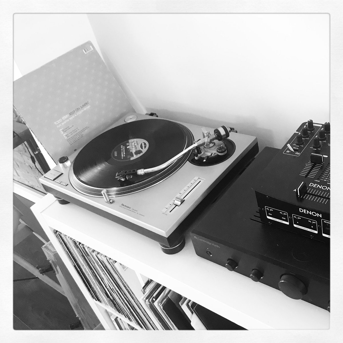 classroom_jedi's tweet photo. Off out to DJ at Montys bar in Shoredtich... got some cracking tunes ready all on vinyl! #VinylAddict #VinylOnlySet #technics https://t.co/Q4fceNxB1W