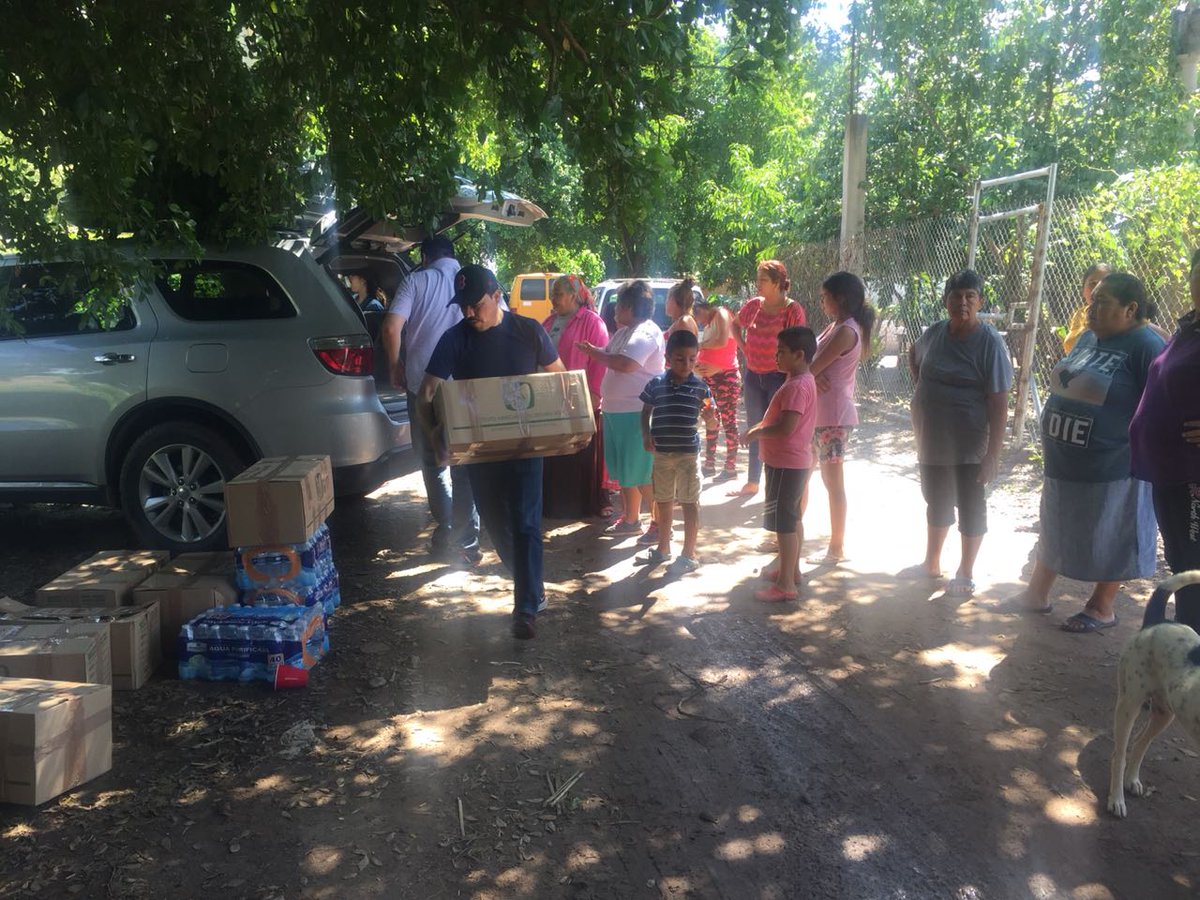 MedFamHillo's tweet photo. El día de hoy se hizo entrega de los víveres y todo lo recolectado, que gracias a ustedes pudimos llevar a los afectados por las lluvias en Sinaloa. #OrgulloUMF37 #AyudaMochis #SonoraAyuda Gracias!!! https://t.co/ypkcMeqX7e